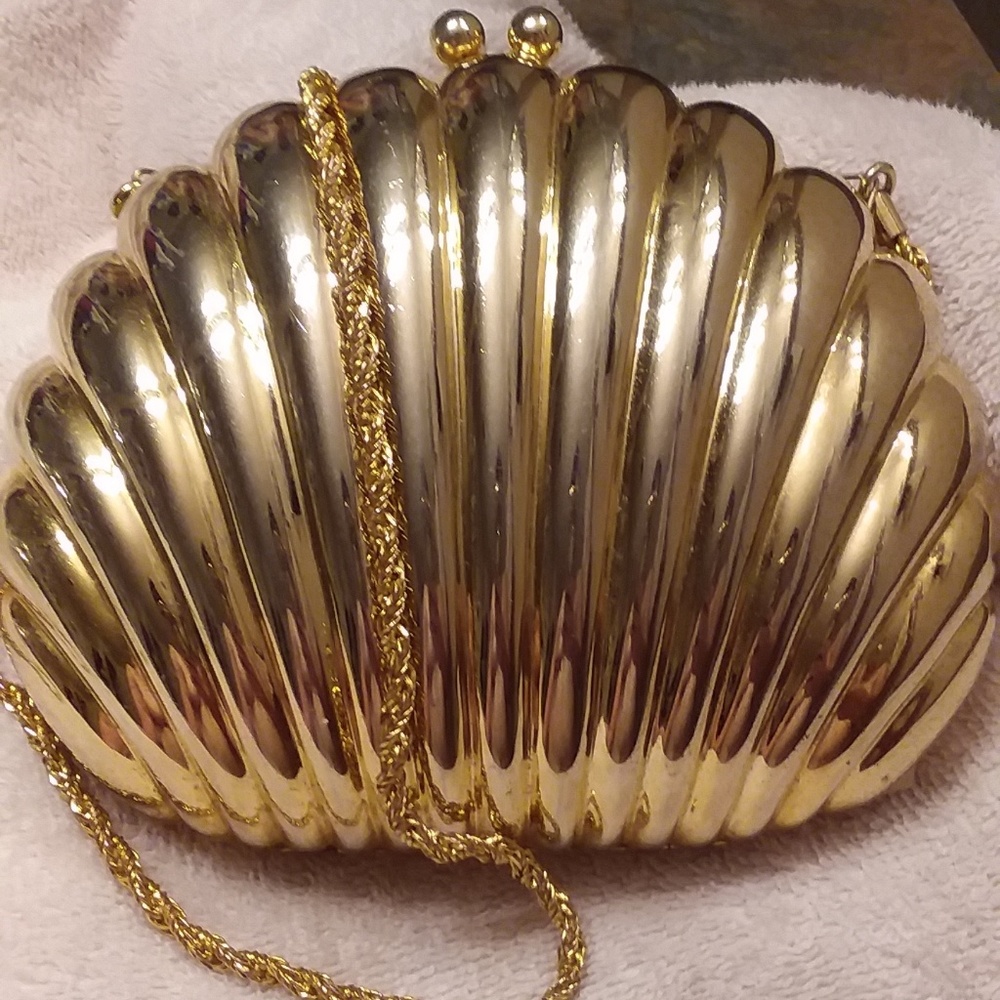 Vintage Saks Fifth Avenue Gold shell purse: RARE